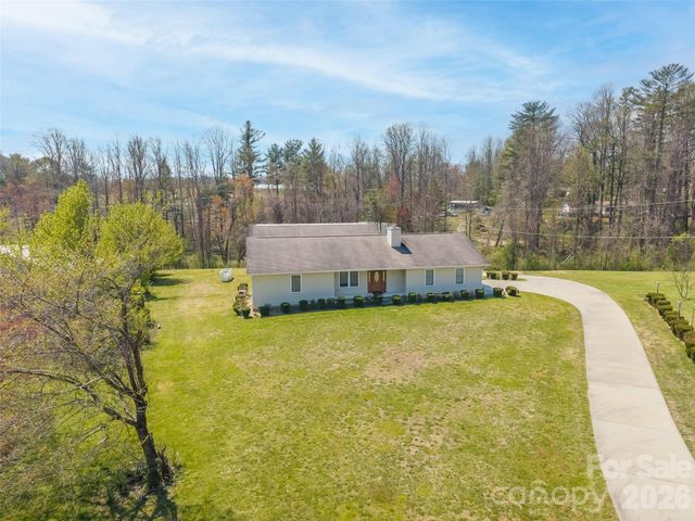 476 Jackson Loop Road, Flat Rock, NC 28731