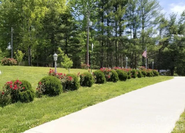 476 Jackson Loop Road, Flat Rock, NC 28731