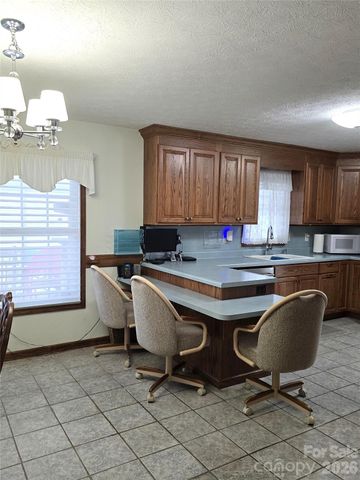 476 Jackson Loop Road, Flat Rock, NC 28731