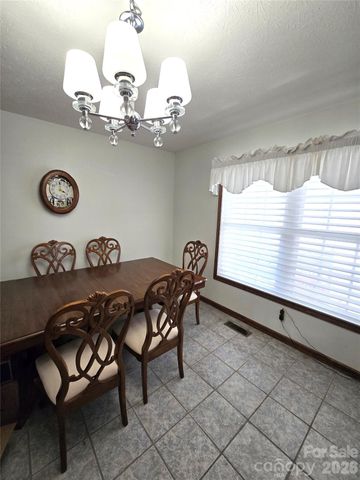 476 Jackson Loop Road, Flat Rock, NC 28731