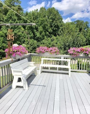 476 Jackson Loop Road, Flat Rock, NC 28731