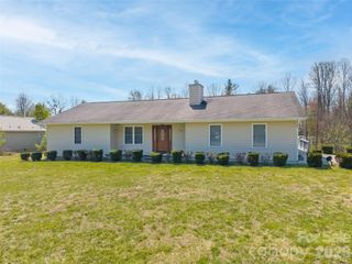 476 Jackson Loop Road, Flat Rock, NC 28731