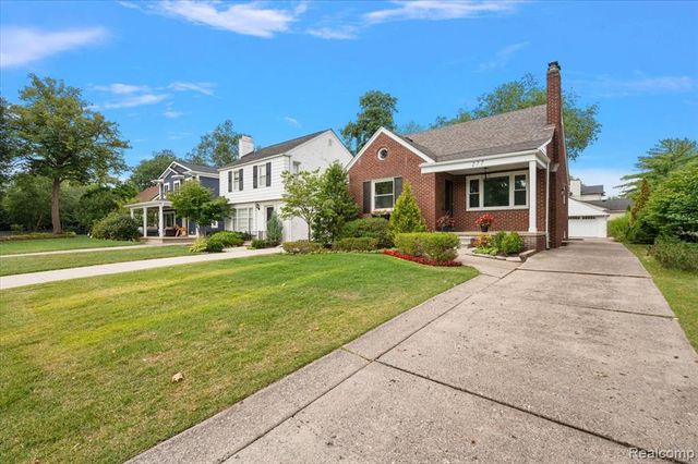 277 Beaupre Avenue, Grosse Pointe Farms, MI 48236