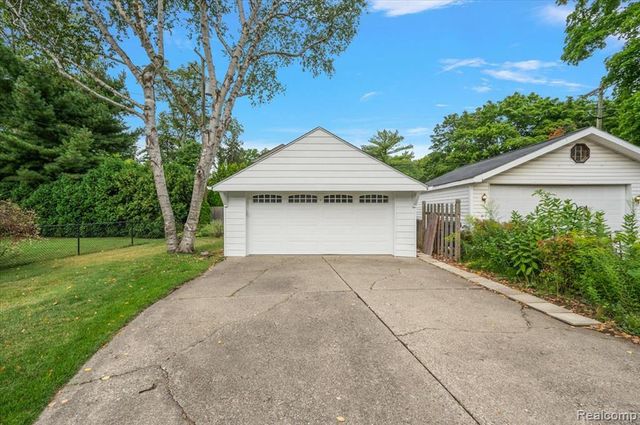 277 Beaupre Avenue, Grosse Pointe Farms, MI 48236