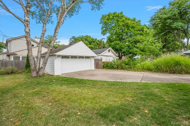 277 Beaupre Avenue, Grosse Pointe Farms, MI 48236