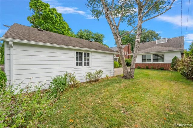 277 Beaupre Avenue, Grosse Pointe Farms, MI 48236