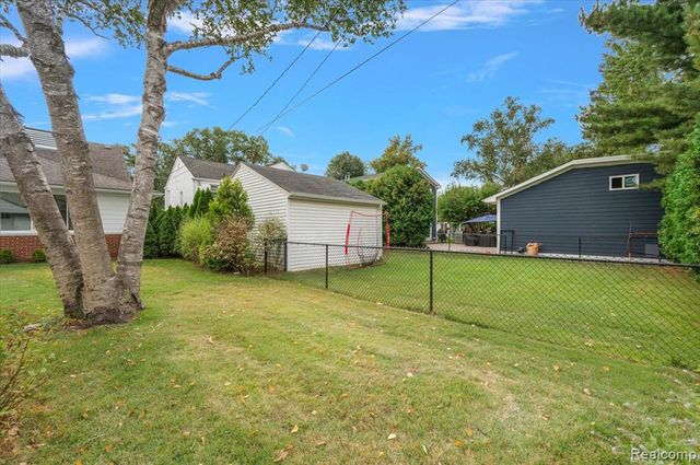277 Beaupre Avenue, Grosse Pointe Farms, MI 48236