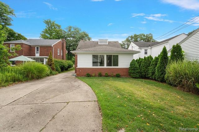 277 Beaupre Avenue, Grosse Pointe Farms, MI 48236