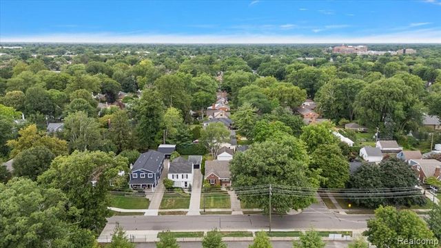 277 Beaupre Avenue, Grosse Pointe Farms, MI 48236
