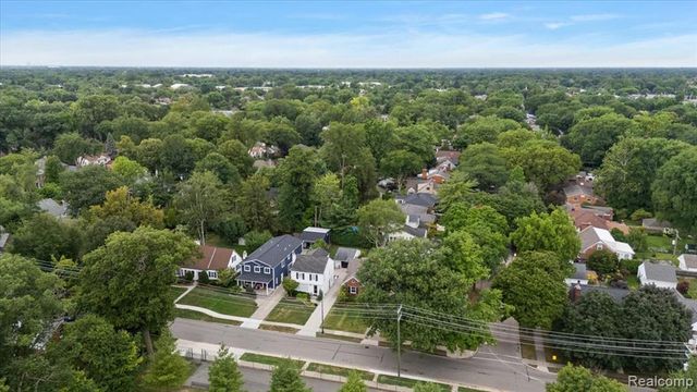 277 Beaupre Avenue, Grosse Pointe Farms, MI 48236