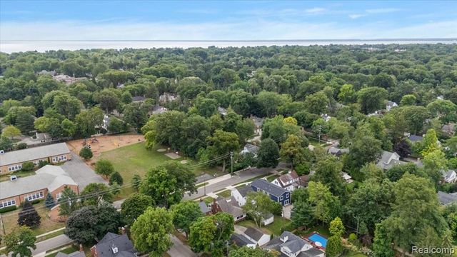277 Beaupre Avenue, Grosse Pointe Farms, MI 48236