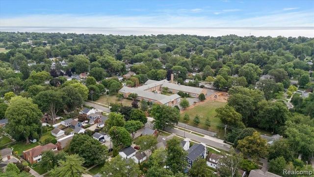 277 Beaupre Avenue, Grosse Pointe Farms, MI 48236