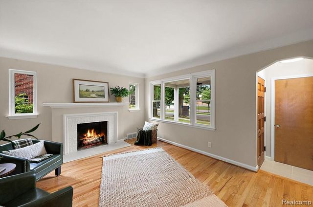 277 Beaupre Avenue, Grosse Pointe Farms, MI 48236