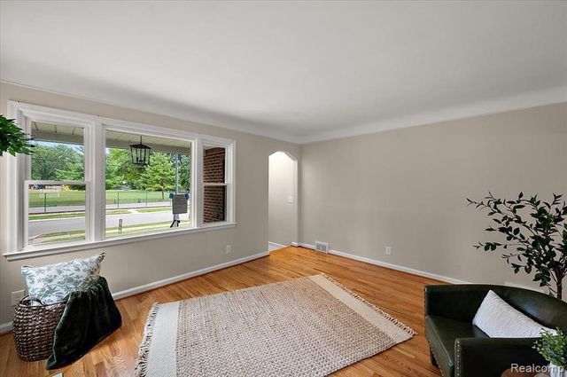 277 Beaupre Avenue, Grosse Pointe Farms, MI 48236