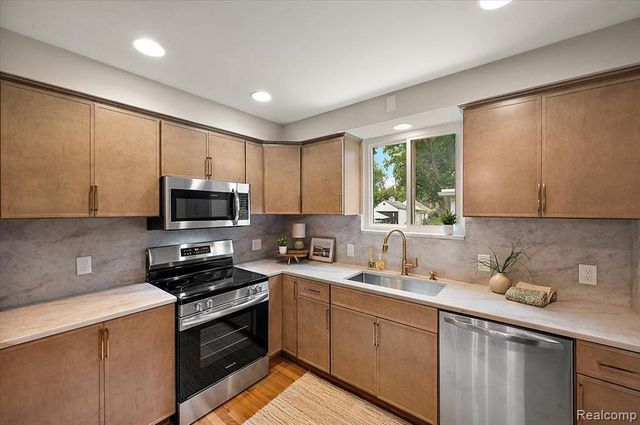 277 Beaupre Avenue, Grosse Pointe Farms, MI 48236