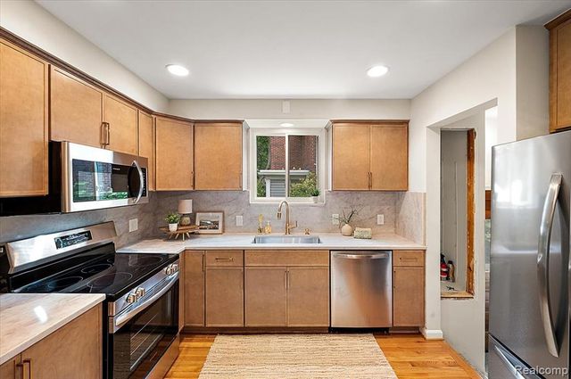 277 Beaupre Avenue, Grosse Pointe Farms, MI 48236