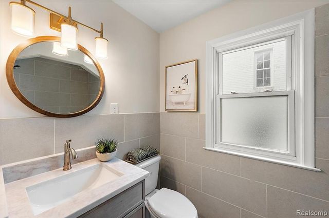 277 Beaupre Avenue, Grosse Pointe Farms, MI 48236