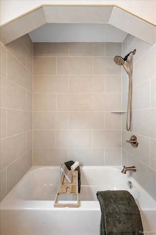 277 Beaupre Avenue, Grosse Pointe Farms, MI 48236