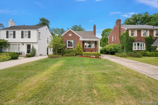 277 Beaupre Avenue, Grosse Pointe Farms, MI 48236