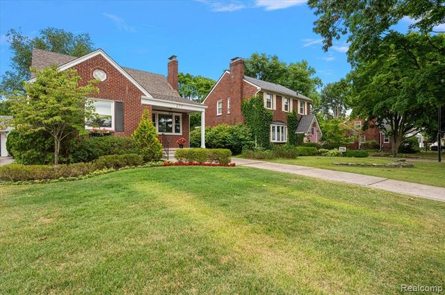 277 Beaupre Avenue, Grosse Pointe Farms, MI 48236