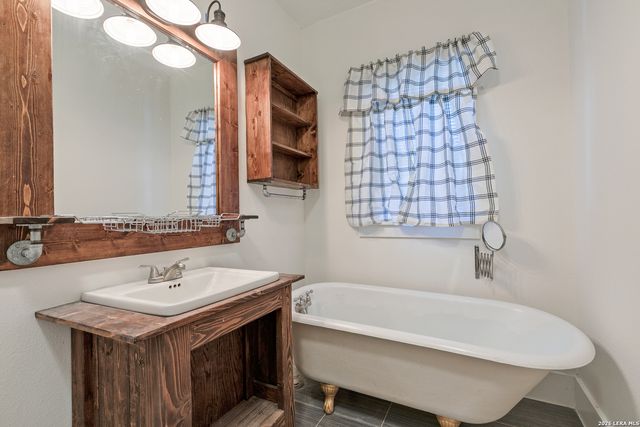 729 W Kings Hwy, San Antonio, TX 78212