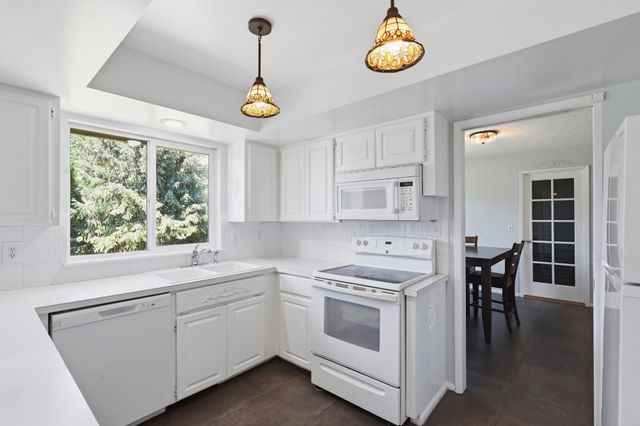5612 S Stone St, Spokane, WA 99223