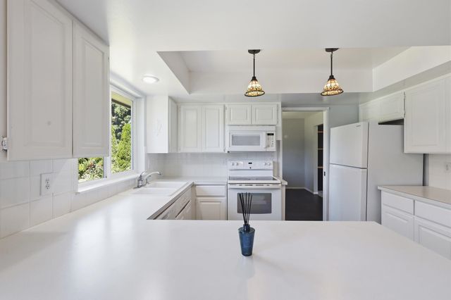 5612 S Stone St, Spokane, WA 99223