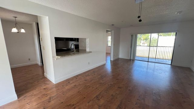9621 NW 4th Street 3e, Coral Springs, FL 33071