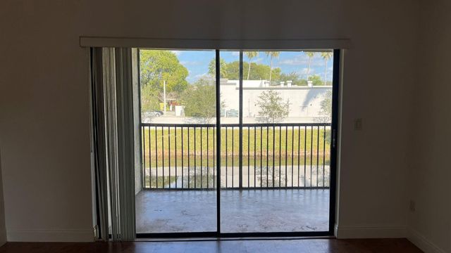 9621 NW 4th Street 3e, Coral Springs, FL 33071