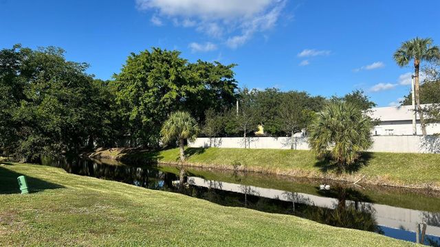 9621 NW 4th Street 3e, Coral Springs, FL 33071