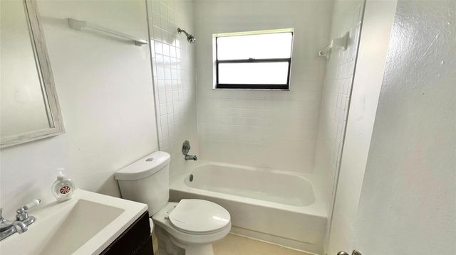 9621 NW 4th Street 3e, Coral Springs, FL 33071