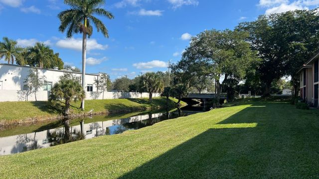 9621 NW 4th Street 3e, Coral Springs, FL 33071