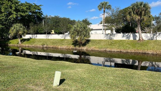 9621 NW 4th Street 3e, Coral Springs, FL 33071