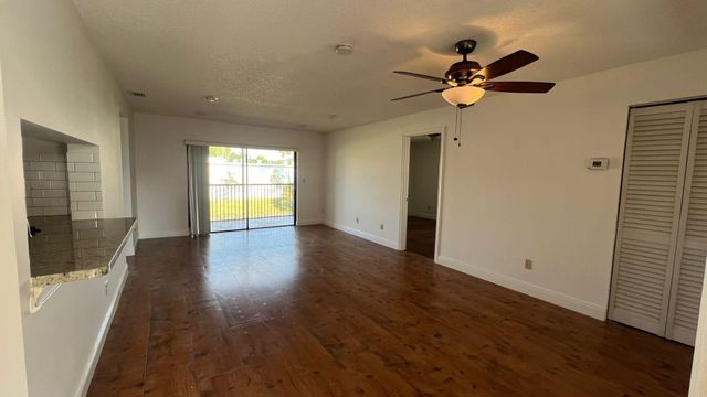 9621 NW 4th Street 3e, Coral Springs, FL 33071