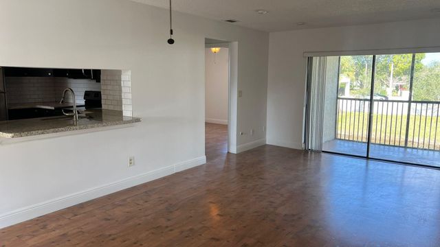 9621 NW 4th Street 3e, Coral Springs, FL 33071