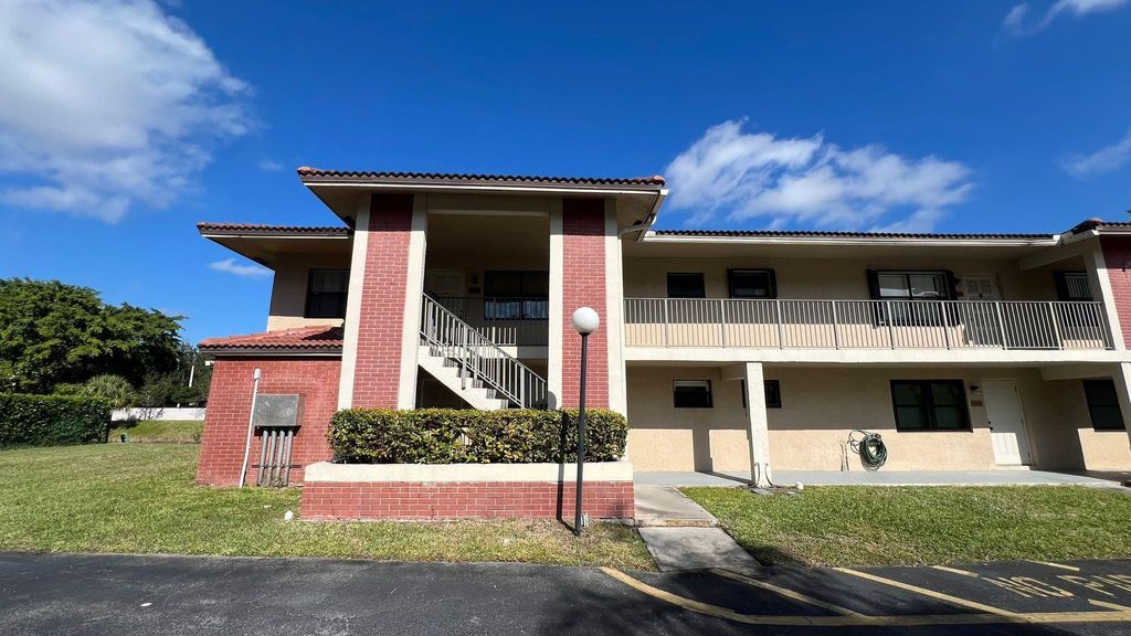 9621 NW 4th Street 3e, Coral Springs, FL 33071