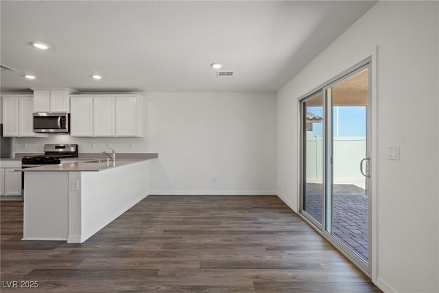 6746 Magnolia River Avenue, Las Vegas, NV 89156