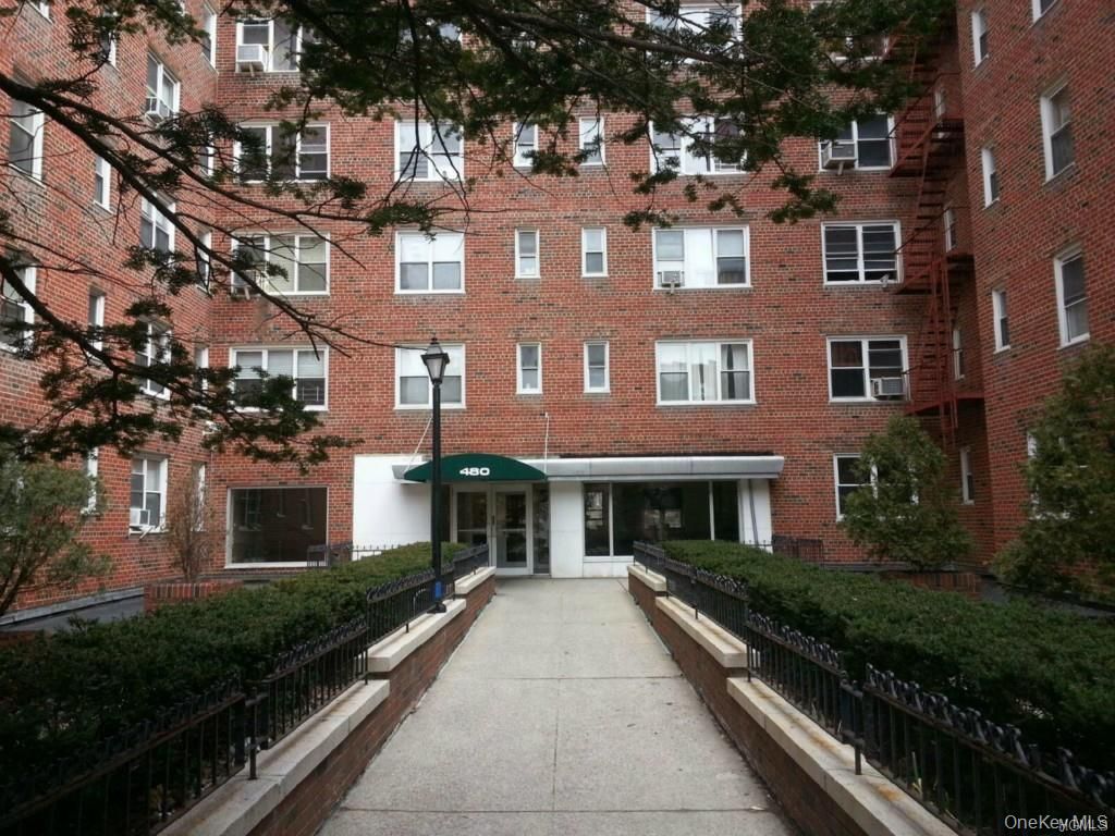 480 Riverdale Avenue 1F, Yonkers, NY 10705