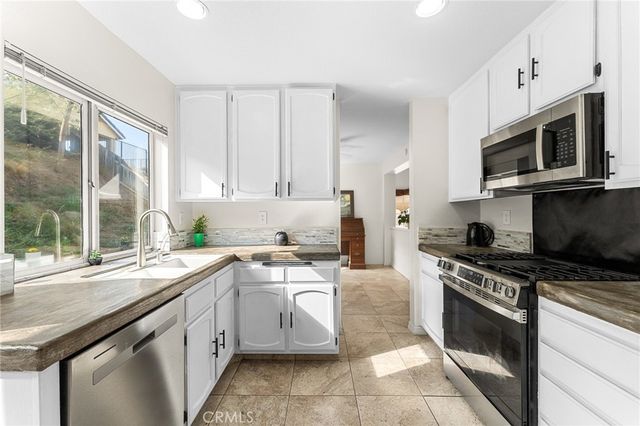 22933 De Berry Street, Grand Terrace, CA 92313