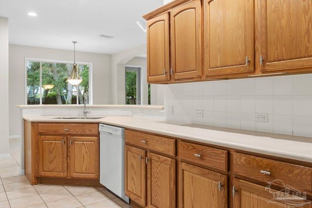 1166 Grand Pointe Dr, Gulf Breeze, FL 32563