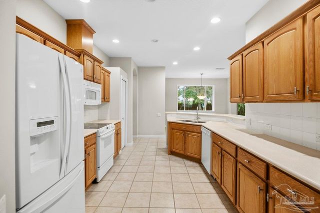 1166 Grand Pointe Dr, Gulf Breeze, FL 32563