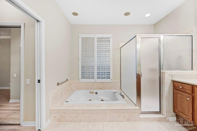 1166 Grand Pointe Dr, Gulf Breeze, FL 32563