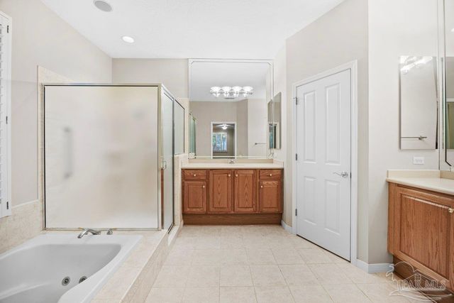 1166 Grand Pointe Dr, Gulf Breeze, FL 32563
