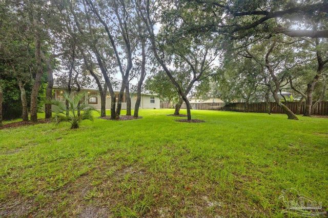 1166 Grand Pointe Dr, Gulf Breeze, FL 32563