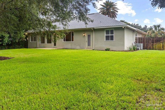 1166 Grand Pointe Dr, Gulf Breeze, FL 32563