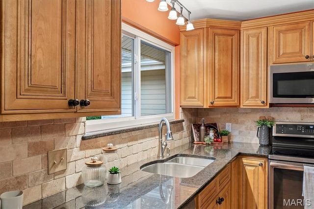 426 Madrina Court, Ballwin, MO 63021