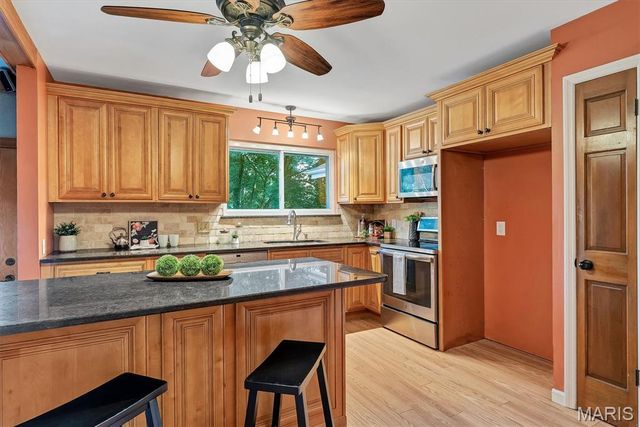 426 Madrina Court, Ballwin, MO 63021