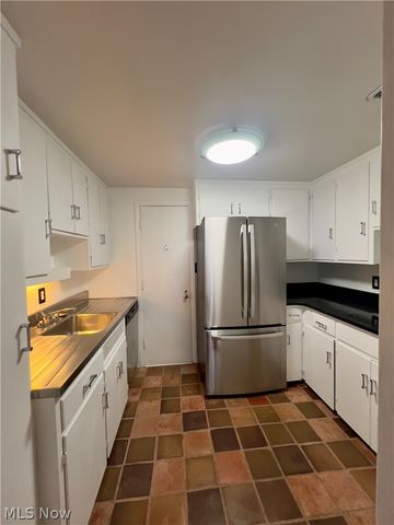 19901 Van Aken Boulevard W 7, Shaker Heights, OH 44122