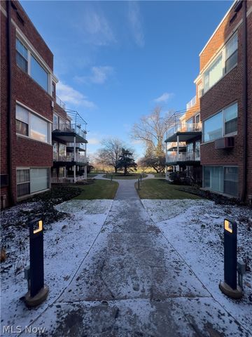 19901 Van Aken Boulevard W 7, Shaker Heights, OH 44122