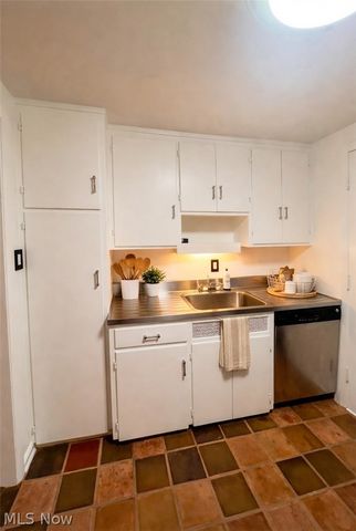 19901 Van Aken Boulevard W 7, Shaker Heights, OH 44122